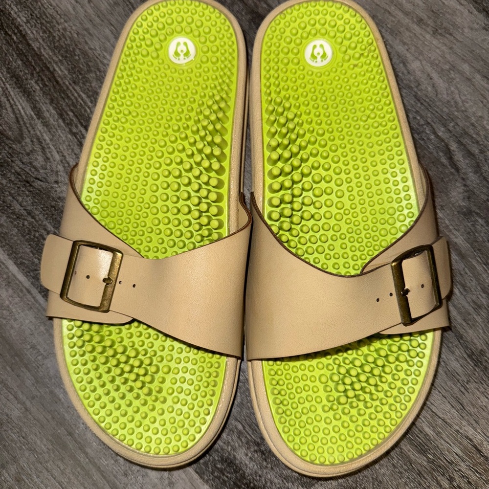 REVS Reflexology Sandals/ Shoes Beige and Green Massage Sandals 8 / 38 NEW - Picture 2 of 6